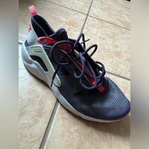 Size 6.5Y / womens 7.5/8 Nike Huaraches